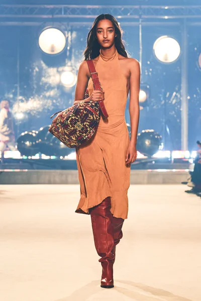 Look 14